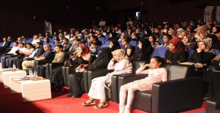Elazığda “Umudun Adı Mavi” Tiyatro Oyunu Sahnelendi