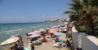 Sıcaktan Bunalanlar Plajlara, Su Parklarına Ve Milli Parka Koştu