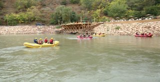 Türkiyenin İlk Rafting Eğitim Merkezi Tuncelide Açıldı