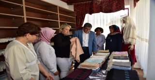 Başkan Can Üreten Ve Çalışan Kadınlarla Bir Araya Geldi