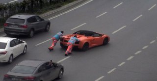 Lamborghini Yolda Kaldı, Yardımına İbb İşçileri Yetişti