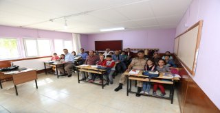 İpekyolunda 2018-2019 Eğitim Öğretim Yılı Kırsal Mahallelerde Hediyelerle Başladı
