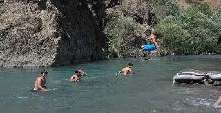 (Özel) Terörle Gündeme Gelen Bestler Dereler, Antalya Plajlarını Aratmıyor