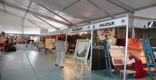 Esmek Kursiyerleri El Emeklerini Sergiledi