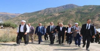 Vali Toprak, Irak Sınırındaki Köyleri Ziyaret Etti