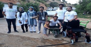 Hediye Edilen Akülü Arabayı Görünce Gözyaşlarına Engel Olamadı