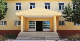 (Özel) 150 Kişi Kapasiteli Cezaevi 300 Kişiye Ekmek Kapısı Oldu