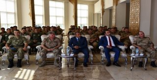 Tuncelide 56 Jandarma Personeli Yeni Rütbesini Törenle Taktı