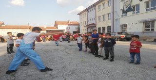 Geleneksel Sokak Oyunları Şenliği Çocuklarla Buluştu