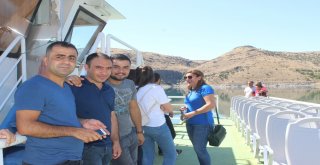 Siverekte Görev Yapan Sağlıkçılar Fırat Nehrini Gezdi