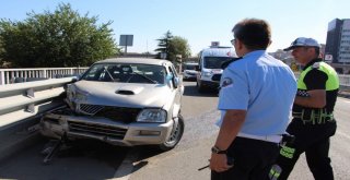 Direksiyon Başında Kalp Krizi Geçiren Sürücü Kaza Yaptı