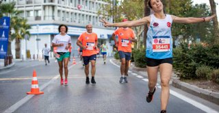 İzmir’de kurtuluş coşkusu maratonla taçlandı