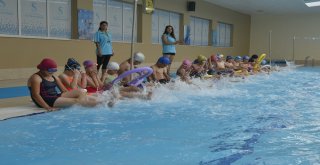 Kırsaldaki Çocukların Havuz Keyfi