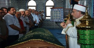 Kendi Aracı Altında Can Veren Tarım Ve Orman İl Müdürü Toprağa Verildi