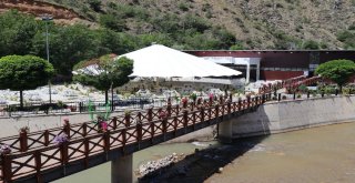 Türkiyenin En Büyük Şemsiyesi Gümüşhanede