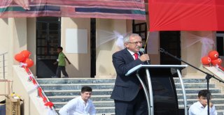 Sakaryada Milli Eğitim Müdürü, Eğitimin İlk Gününde Öğrencilerle Horon Oynadı