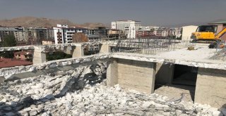 İpekyolunda Ruhsata Aykırı Yapılara Müdahale