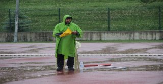 Atletizm 4. Uluslararası Sprint Ve Bayrak Yarışmaları Kupası Yoğun Yağmur Altında Devam Ediyor