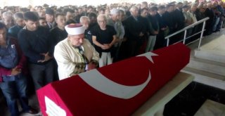 Kazada Hayatını Kaybeden Astsubay İzmirde Toprağa Verildi