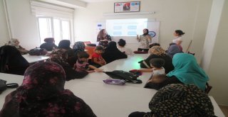 Gönüllü Gençler Esogü Ve Unfpa Kadın Sağlığı Danışma Merkezinde