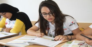 Türkiye Ve Türkçeyi Yaşayarak, Yerinde Öğreniyorlar