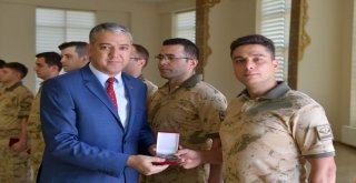 Tuncelide 56 Jandarma Personeli Yeni Rütbesini Törenle Taktı