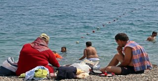 Konyaaltı Sahili, Bayram Sonrası Da Dolu