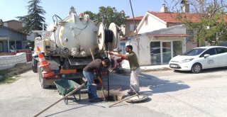 Bolvadinde Sel Sonrası Kanalizasyon Temizlik Çalışmaları Yapılıyor