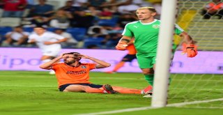 Uefa Avrupa Ligi: Medipol Başakşehir: 0 - Burnley: 0 (İlk Yarı)