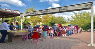 İmamın, Camide Yaptığı İkramlar Kuran Kursuna İlgiyi Arttırdı