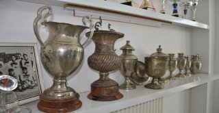 Denizlisporun, İçine Çiçek Dikilen Kupaları Geri Getirildi