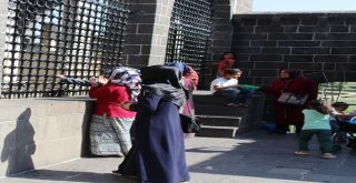 Terörün İzleri Silindi, Ziyaretçi Akınına Uğruyor