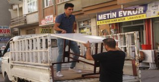 Öğrenciler Geldi, İkinci El Eşya Satan Esnafların Yüzü Güldü