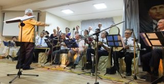 Balıkesirli Amatörler 76 Yaşındaki Şefleri Öncülüğünde 300 Konser Verdi