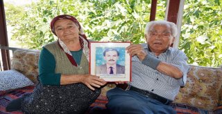 Şehit Anne Ve Babasının 24 Yıl Sonra Buruk Mutluluğu