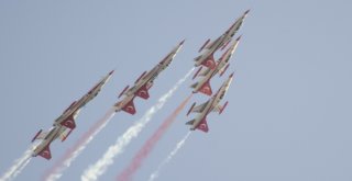 Türk Yıldızlarından Nefes Kesen Prova Uçuşu