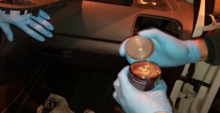 (Özel) Narkotik Polisinin Yakaladığı Araçta Ve Oda Spreyinden Uyuşturucu Çıktı