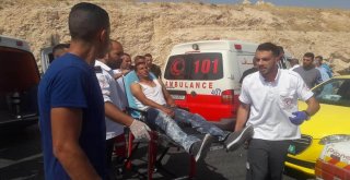 Kudüste Filistinlileri Taşıyan Otobüs Devrildi: 1 Ölü, 18 Yaralı