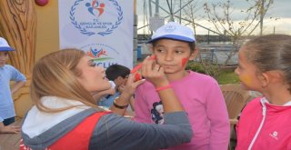 Çocuklar Lunaparkta Gençlerle Eğlendi