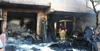 Ödemişte Depo Yangını: 7 Kişi Dumandan Etkilendi