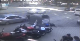 (Özel) İstanbulda Motosikletlinin Ölümden Döndüğü An Kamerada