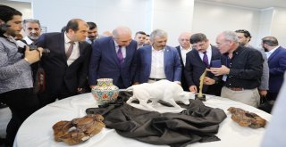 Başkan Uysal, Uluslararası İstanbul Arapça Kitap Fuarını Ziyaret Etti