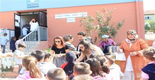 Balaban İlkokulu Eğitime Öğrencilere Aşure Dağıtarak Başladı