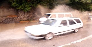 Zonguldakta Aniden Bastıran Şiddetli Yağmur Hayatı Olumsuz Etkiledi