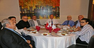 Başkan Özakcan, Muhtarlarla Yemekte Buluştu
