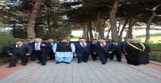 Tbmm Başkanı Yıldırım Azerbaycan Ve Türk Şehitliklerini Ziyaret Etti