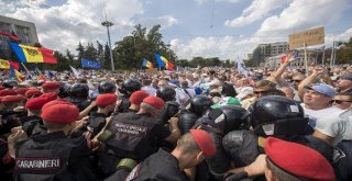 Moldovada Sağcı Ve Solcu Gruplar Arasında Çatışma