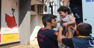 7 Katlı Binada Çıkan Yangında Mahsur Kalan 10 Kişi İtfaiye Tarafından Kurtarıldı