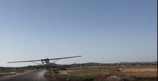 Selamlama Yapan Uçak Gazetecilerin Aracına Çarptı