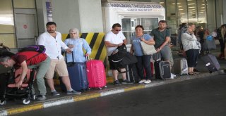 Atatürk Havalimanında Bayram Dönüşü Yoğunluğu